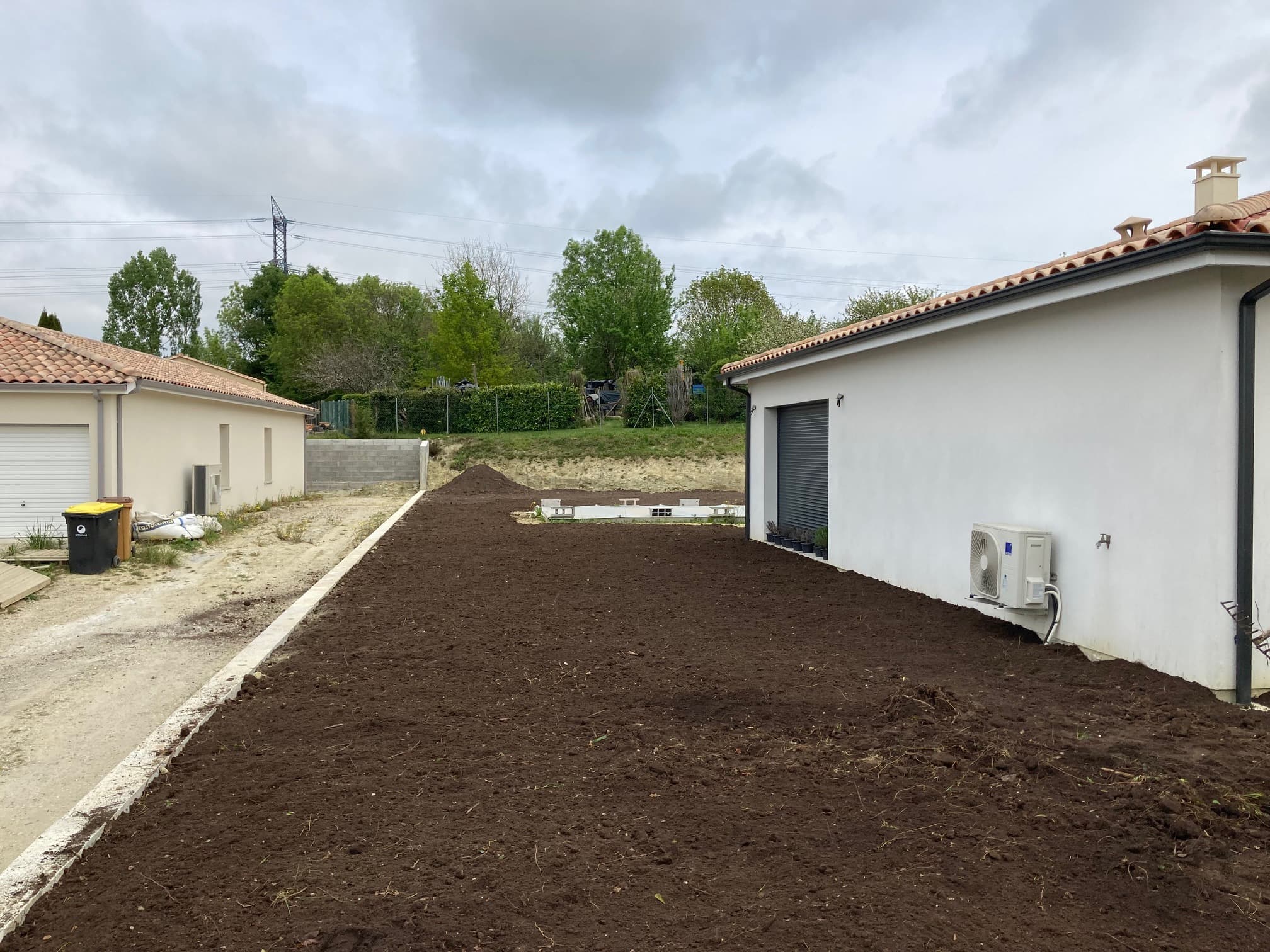 Terrassement de terrain réalisé par STM à Pons