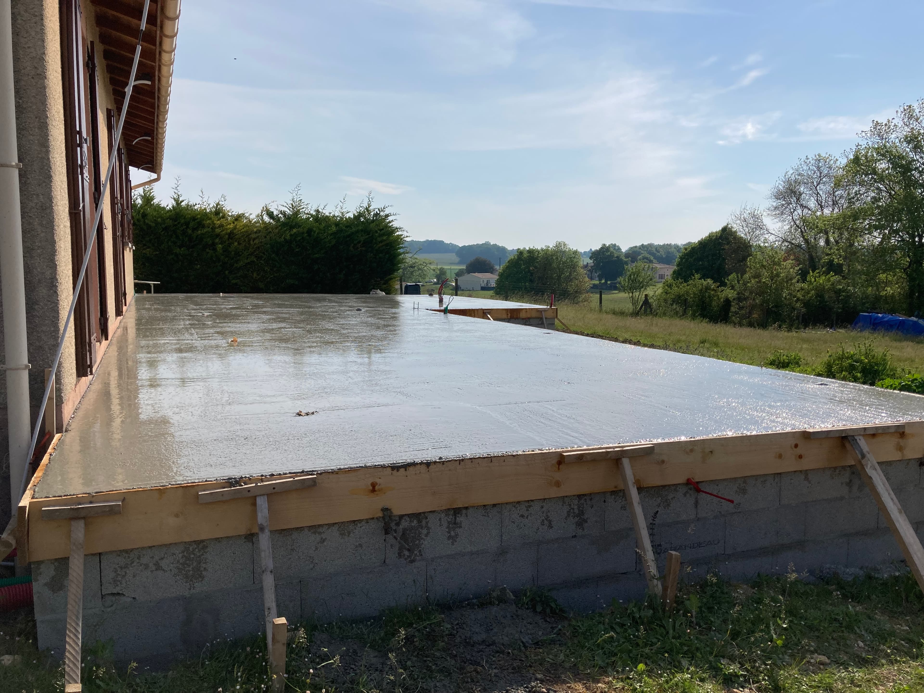 Dalle béton réalisée par STM à Jonzac et Montendre